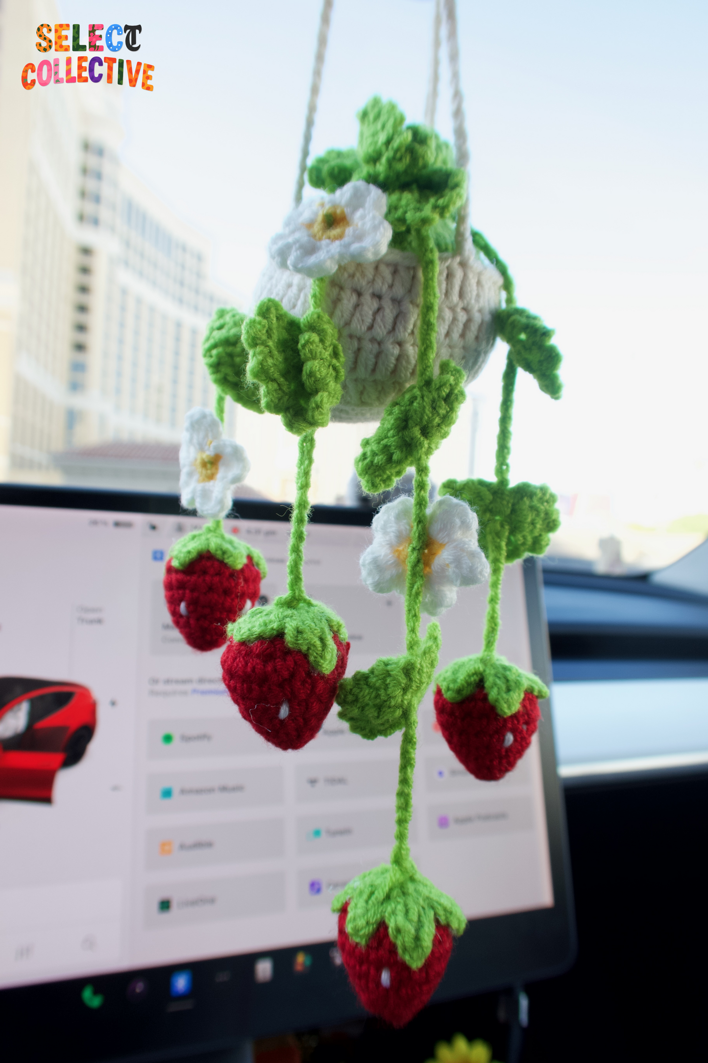 🍓🌿 Crochet Strawberry Car Plant Buddy – Hanging Basket Ornament for Rearview Mirror ✨ Cute Car Charm Decor